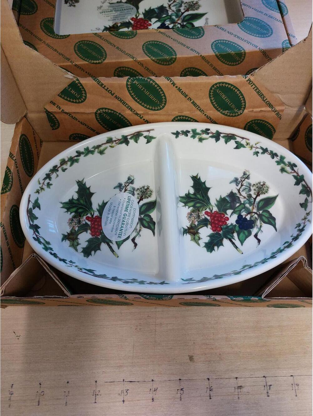 Portmeirion "The Holly and The Ivy" 11-inch oval divided serving dish
